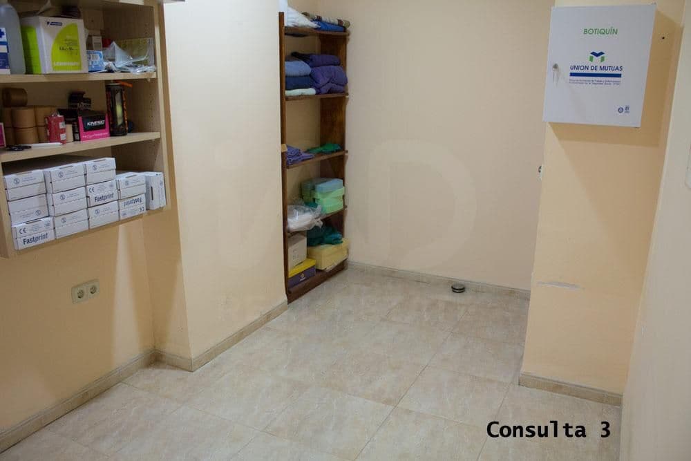 8 slaapkamer Commercieel te koop in Valencia stad - € 149.000 (Ref: 9987573)