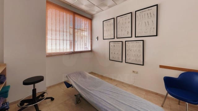 8 bedroom Commercial for sale in Canet d'En Berenguer - € 149,000 (Ref: 9987573)