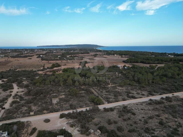 Grunde uden byggetilladelser til salg i Sant Francesc de Formentera, Formentera kommune - € 1.900.000 (Ref: 9987575)