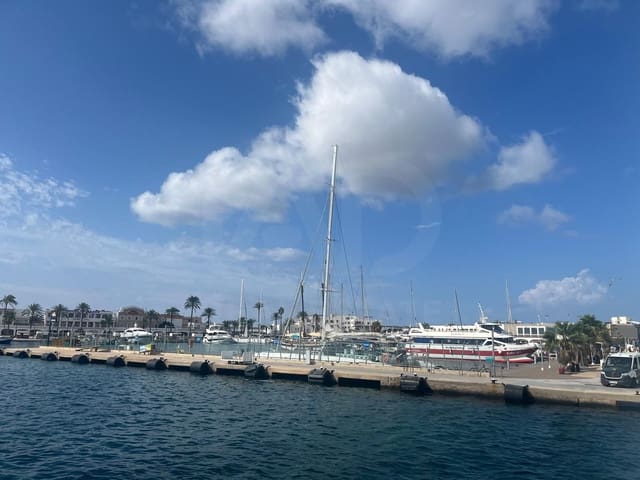 Grunde uden byggetilladelser til salg i Sant Francesc de Formentera, Formentera kommune - € 1.900.000 (Ref: 9987575)