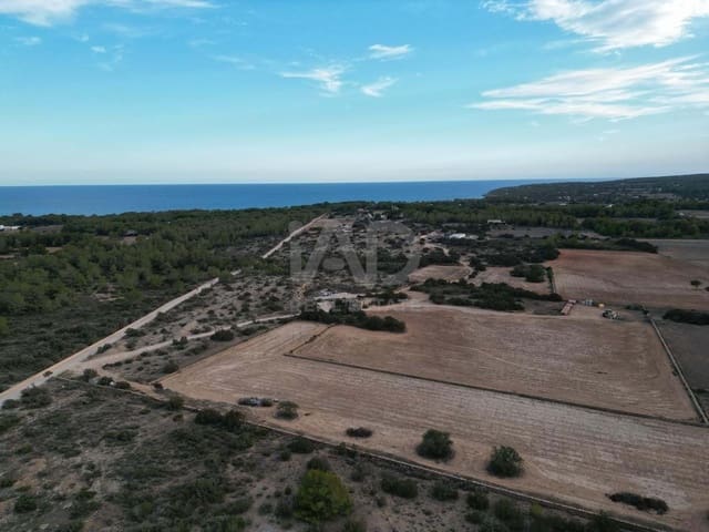 Grunde uden byggetilladelser til salg i Sant Francesc de Formentera, Formentera kommune - € 1.900.000 (Ref: 9987575)