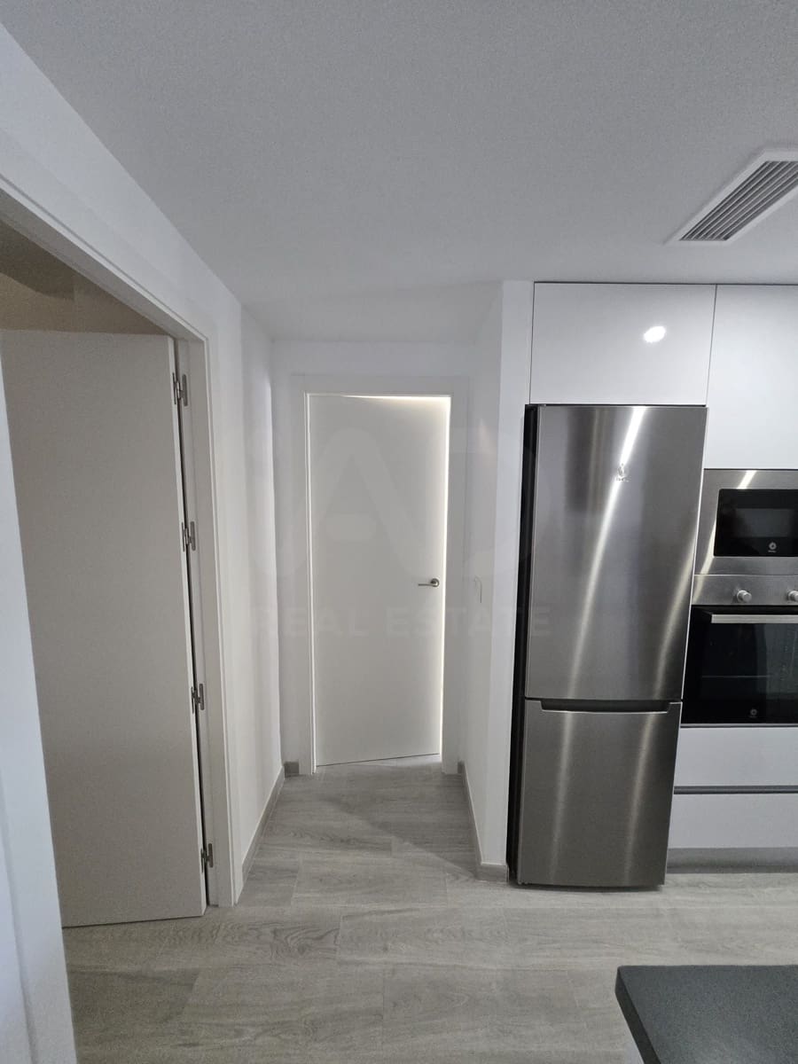 2 soveværelse Lejlighed til salg i Alicante by med swimmingpool garage - € 278.000 (Ref: 9987577)