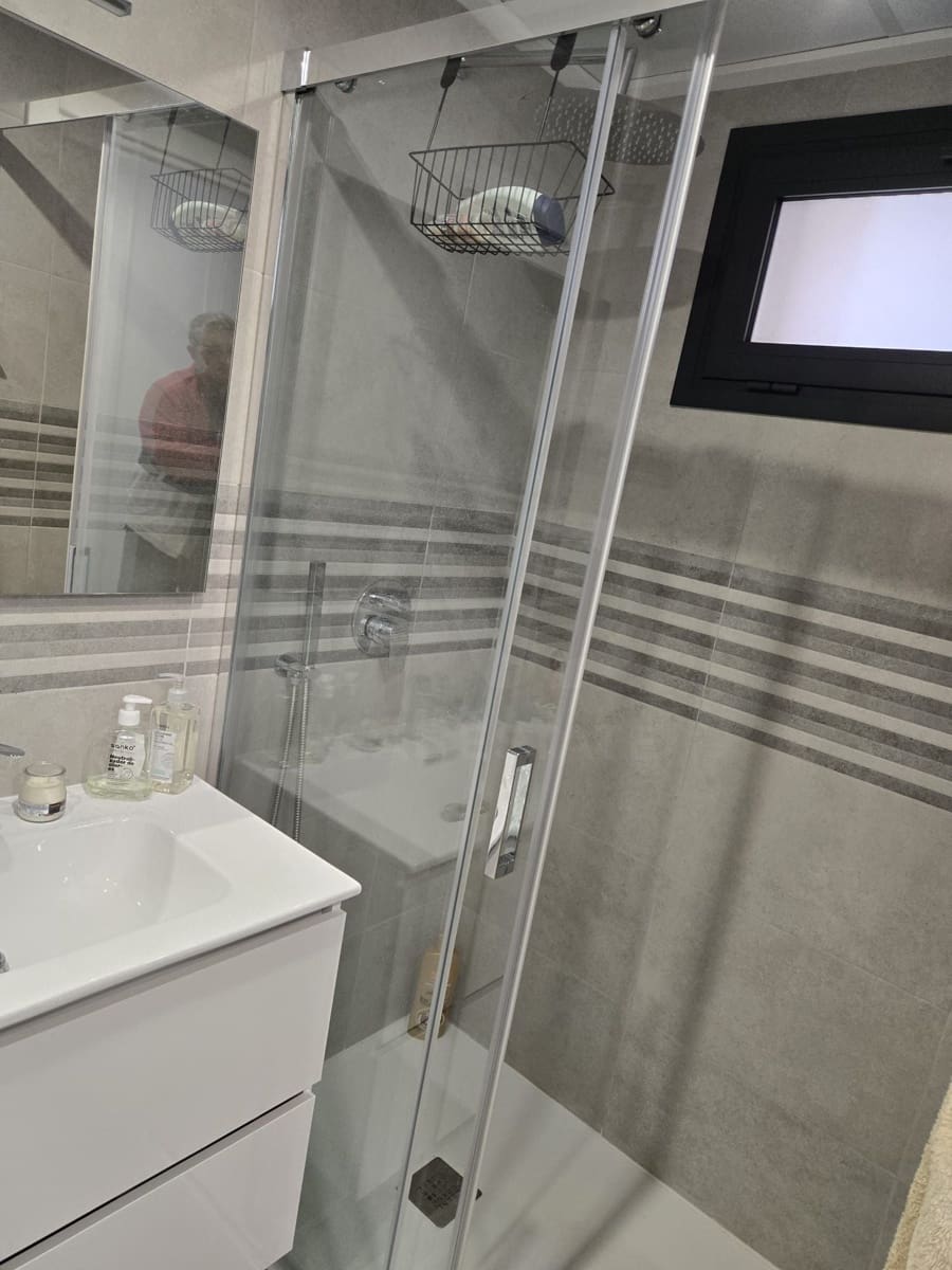 2 soveværelse Lejlighed til salg i Alicante by med swimmingpool garage - € 278.000 (Ref: 9987577)
