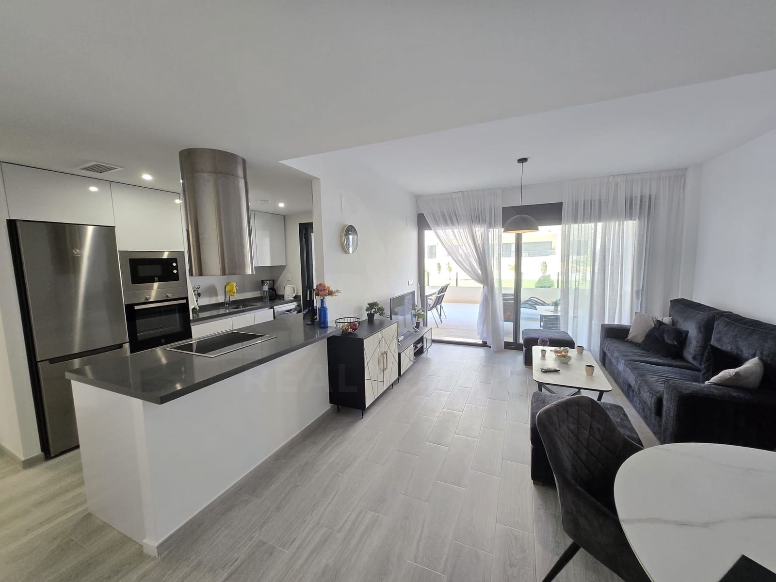 2 soveværelse Lejlighed til salg i Alicante by med swimmingpool garage - € 278.000 (Ref: 9987577)