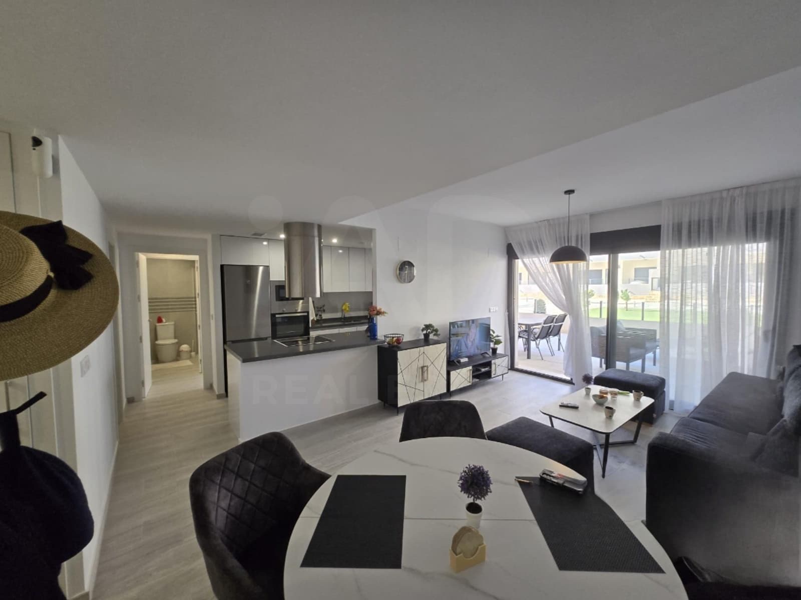 2 soveværelse Lejlighed til salg i Alicante by med swimmingpool garage - € 278.000 (Ref: 9987577)