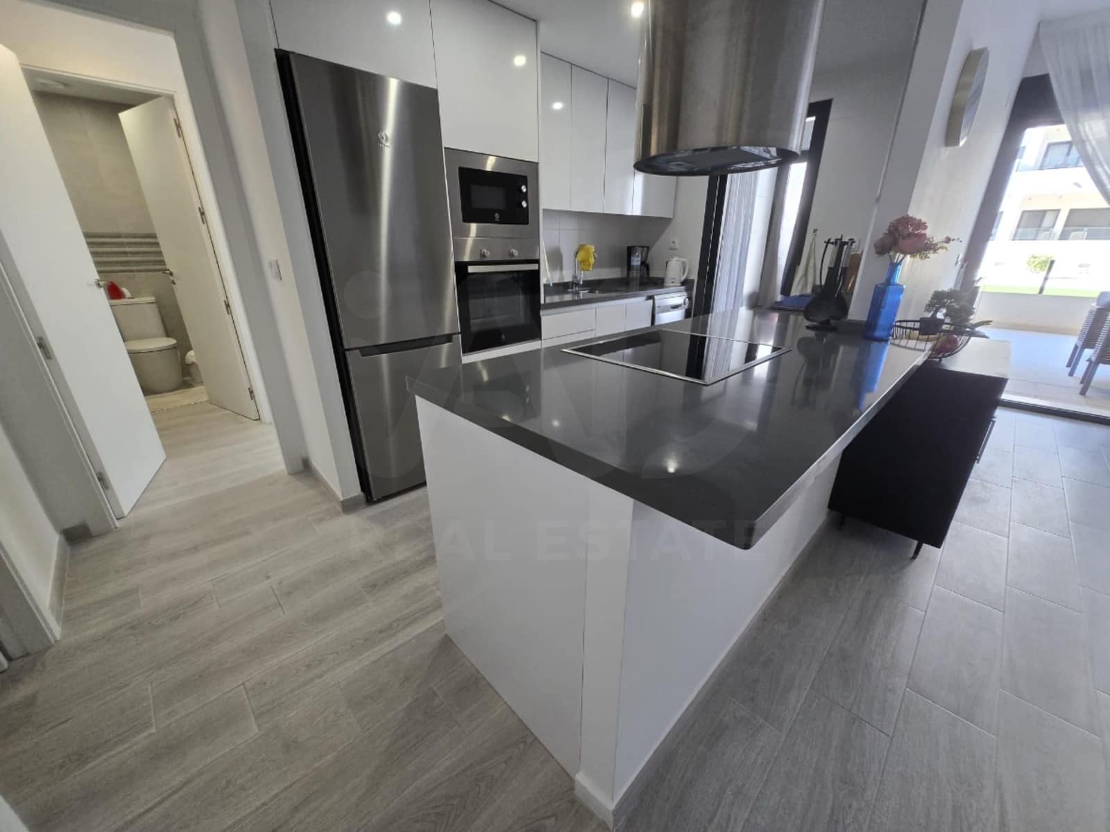 2 soveværelse Lejlighed til salg i Alicante by med swimmingpool garage - € 278.000 (Ref: 9987577)