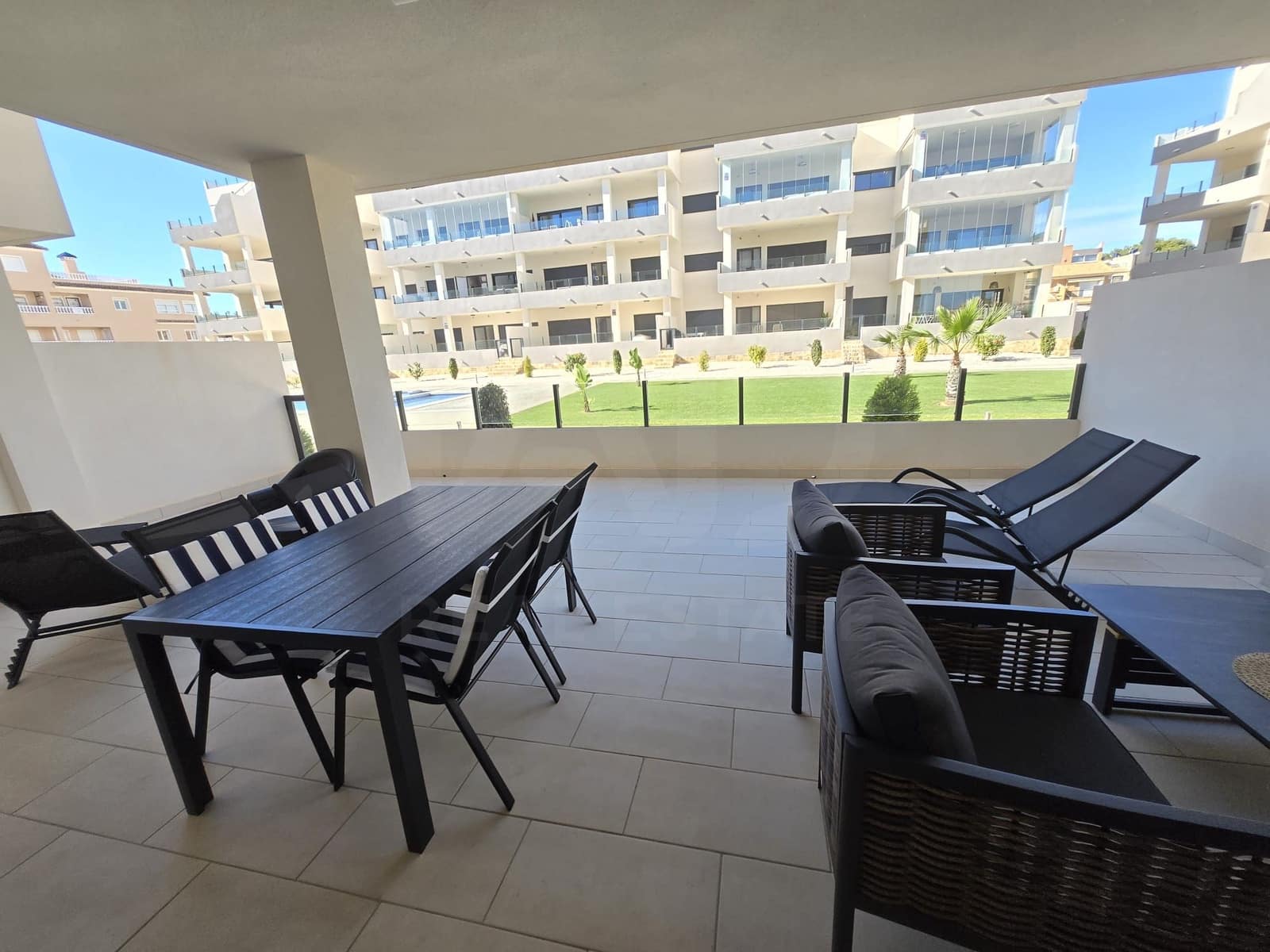 2 soveværelse Lejlighed til salg i Alicante by med swimmingpool garage - € 278.000 (Ref: 9987577)