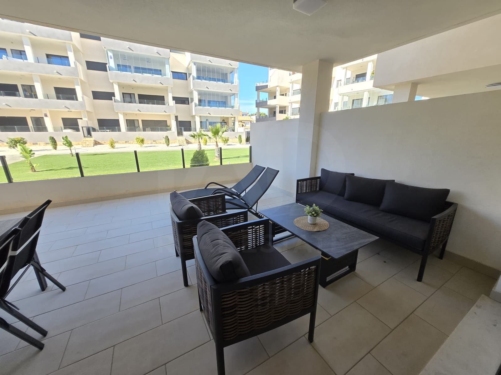 2 soveværelse Lejlighed til salg i Alicante by med swimmingpool garage - € 278.000 (Ref: 9987577)