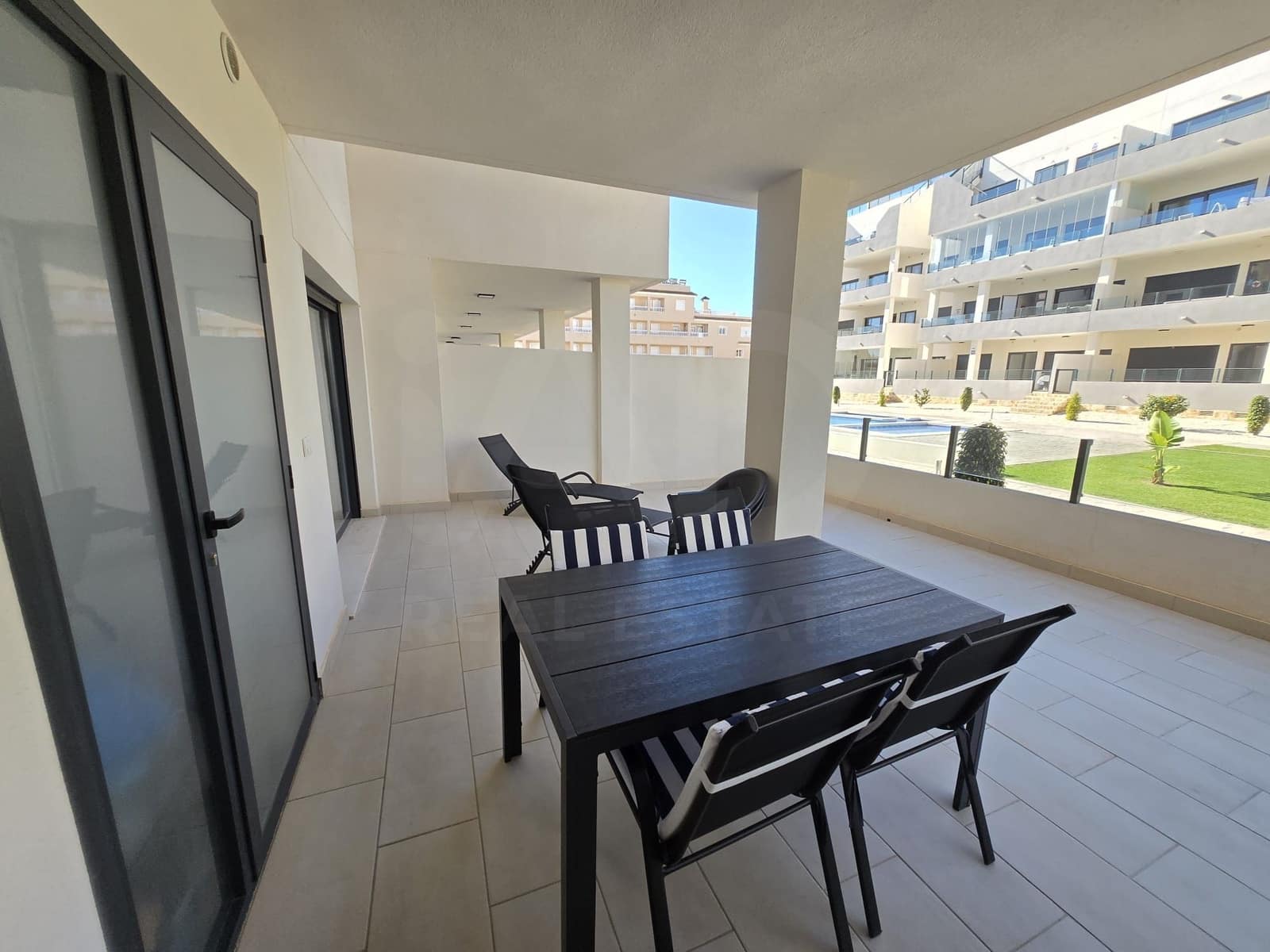 2 soveværelse Lejlighed til salg i Alicante by med swimmingpool garage - € 278.000 (Ref: 9987577)