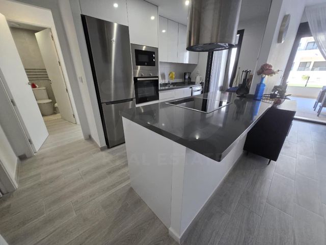 2 soverom Leilighet til salgs i Alicante by med svømmebasseng garasje - € 278 000 (Ref: 9987577)