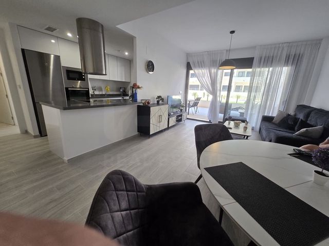 2 soverom Leilighet til salgs i Alicante by med svømmebasseng garasje - € 278 000 (Ref: 9987577)