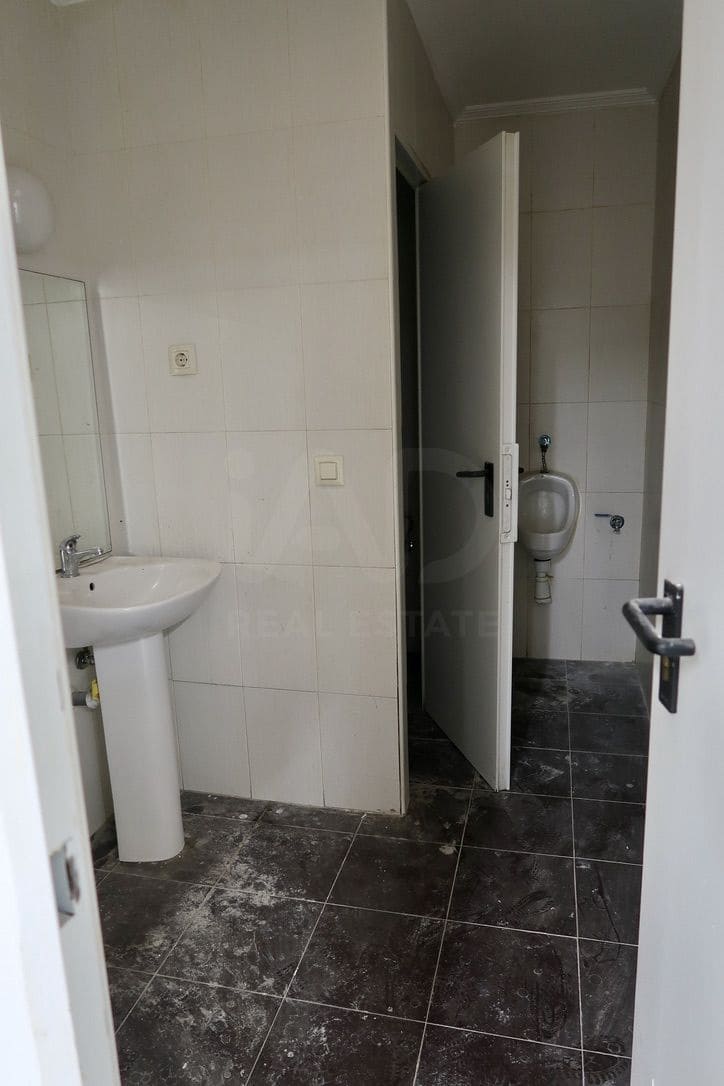 Erhverv til salg i Madrid by - € 1.050.000 (Ref: 9987578)