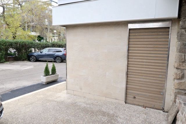 Kommersiell till salu i Madrid stad - 1 050 000 € (Ref: 9987578)