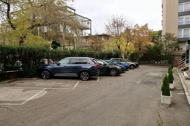 Kommersiell till salu i Madrid stad - 1 050 000 € (Ref: 9987578)