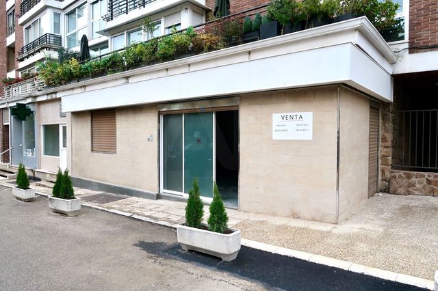 Kommersiell till salu i Madrid stad - 1 050 000 € (Ref: 9987578)