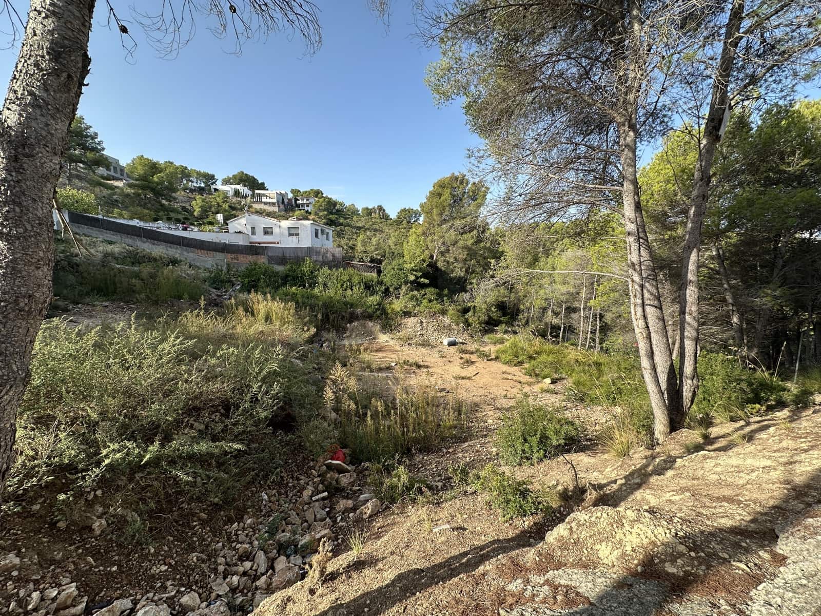 Rakentamaton maa myytävänä paikassa Barcelona kaupunki - 165 000 € (Ref: 9987579)