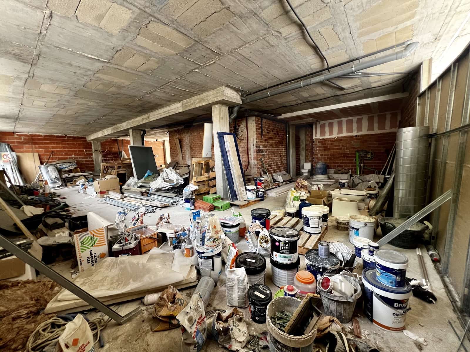 Erhverv til salg i Barcelona by - € 340.000 (Ref: 9987580)