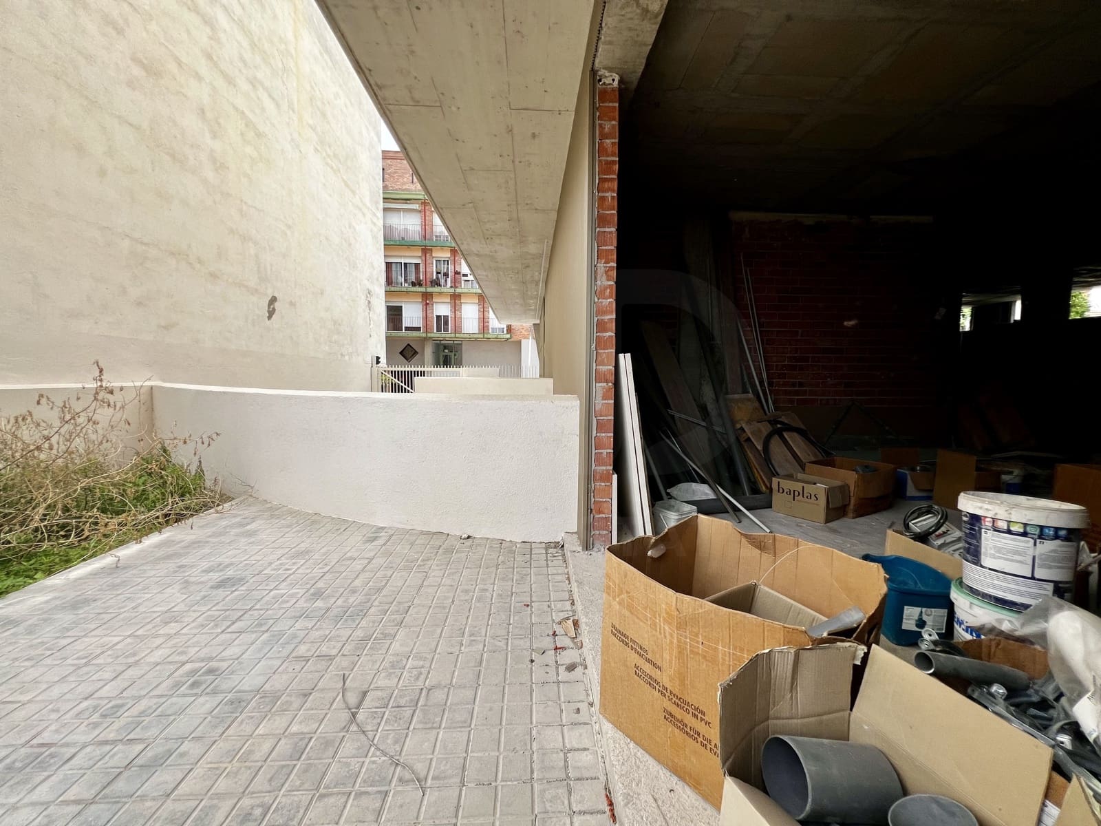 Erhverv til salg i Barcelona by - € 340.000 (Ref: 9987580)