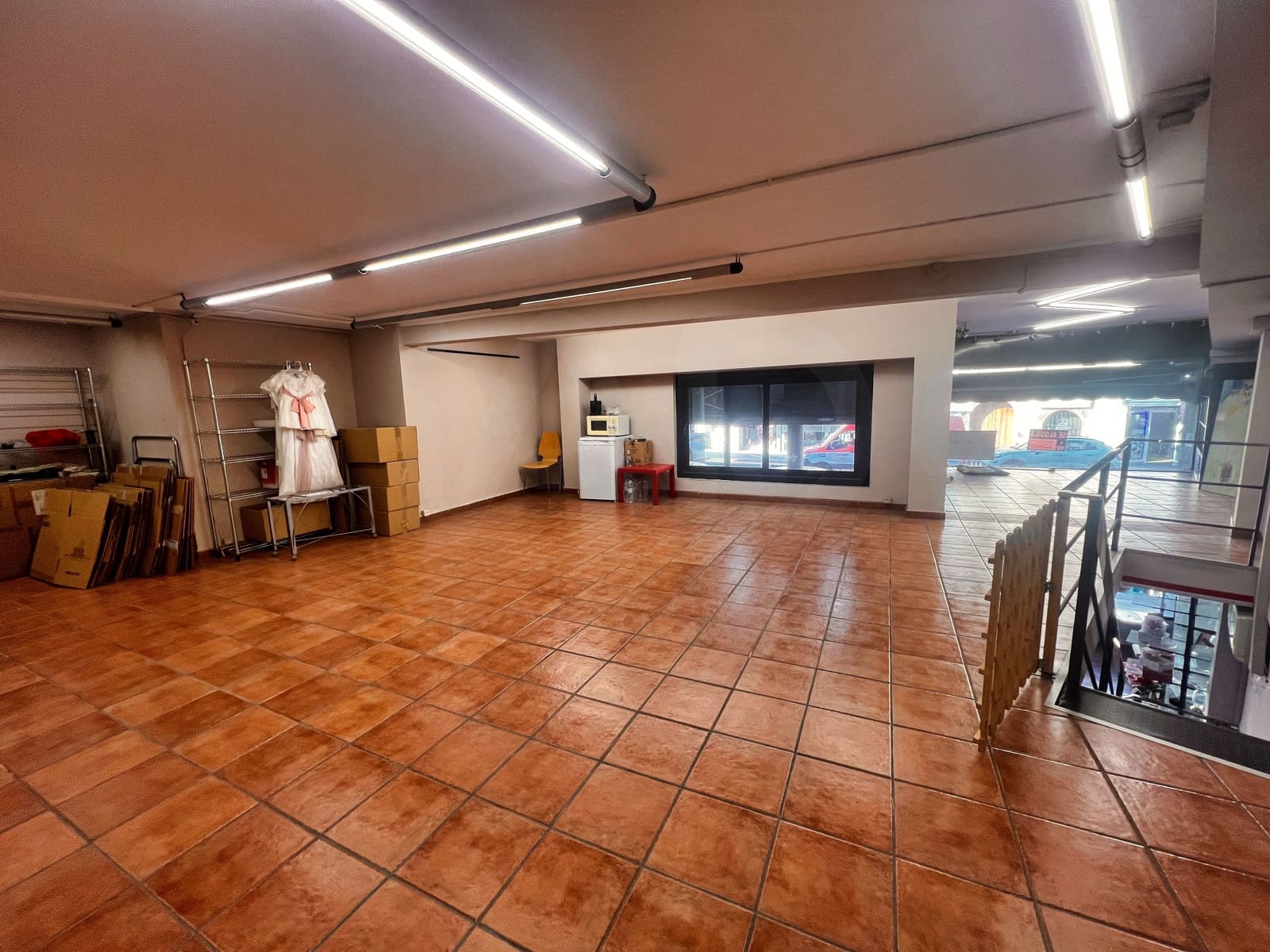 Kommersiell til leie i Barcelona by - € 968 (Ref: 9987588)