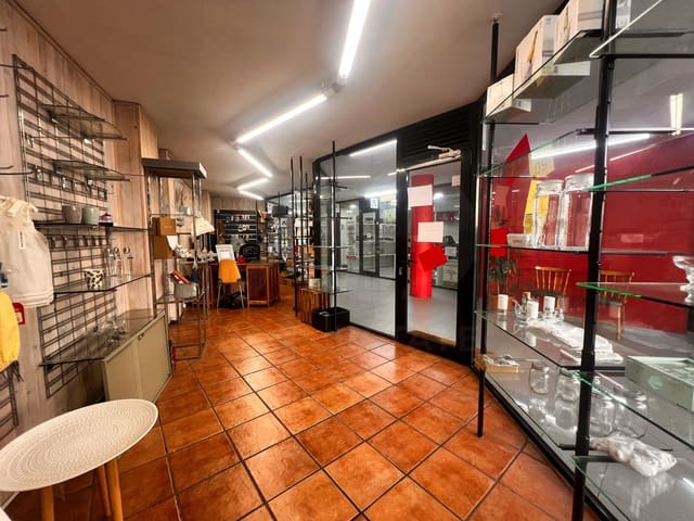 Kommersiell til leie i Barcelona by - € 968 (Ref: 9987588)