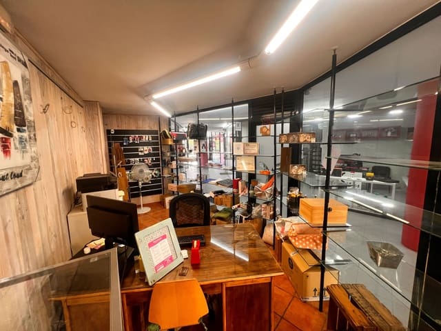 Kommersiell til leie i Barcelona by - € 968 (Ref: 9987588)