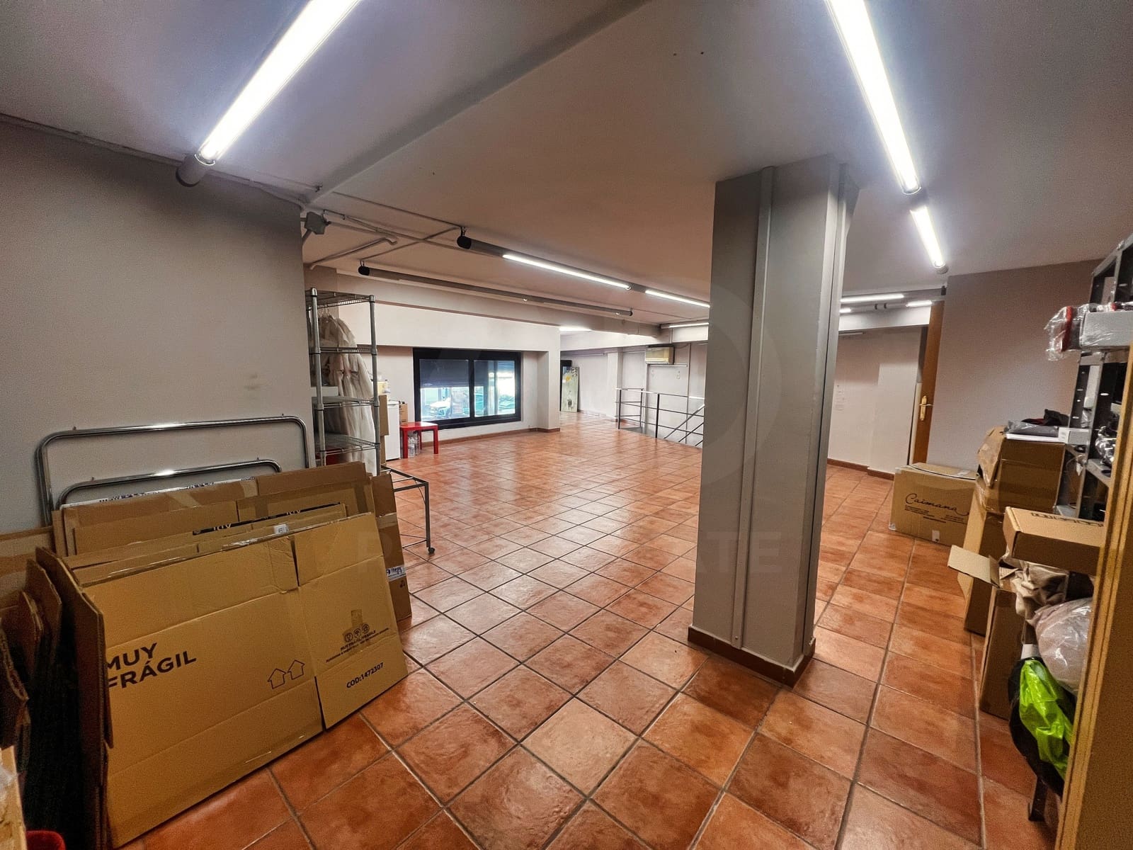 Kommersiell til leie i Barcelona by - € 968 (Ref: 9987588)