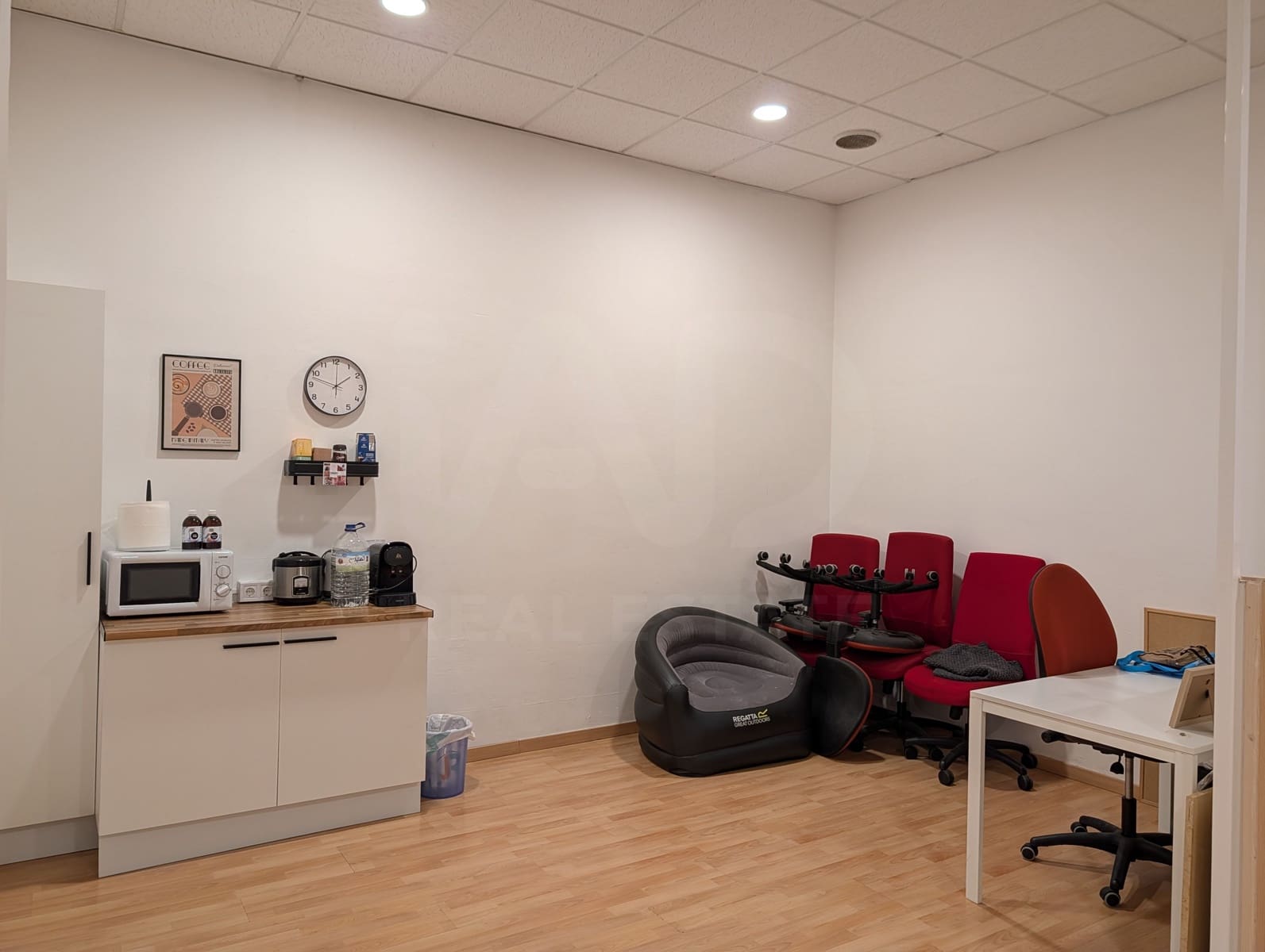 6 Zimmer Gewerbe zu verkaufen in Barcelona Stadt - 148.000 € (Ref: 9987589)