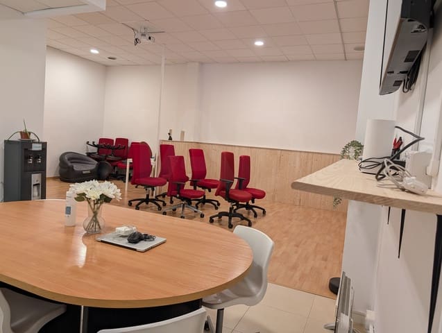 6 quarto Comercial para venda em Vilanova i la Geltrú - 140 000 € (Ref: 9987589)