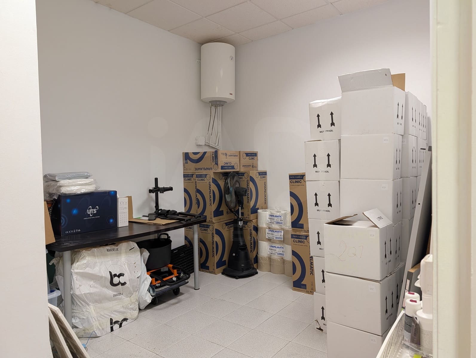 6 Zimmer Gewerbe zu verkaufen in Barcelona Stadt - 148.000 € (Ref: 9987589)