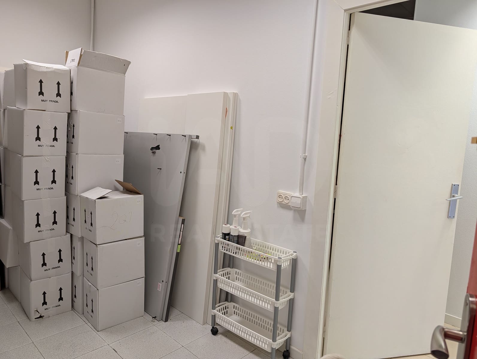 6 Zimmer Gewerbe zu verkaufen in Barcelona Stadt - 148.000 € (Ref: 9987589)