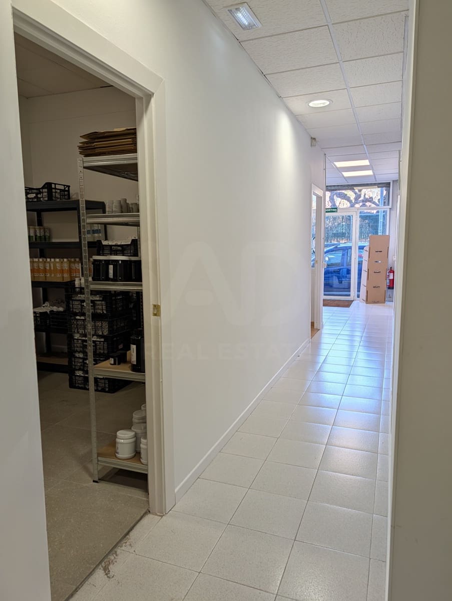 6 Zimmer Gewerbe zu verkaufen in Barcelona Stadt - 148.000 € (Ref: 9987589)