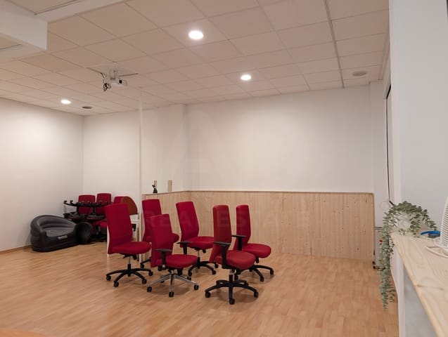 6 quarto Comercial para venda em Vilanova i la Geltrú - 140 000 € (Ref: 9987589)