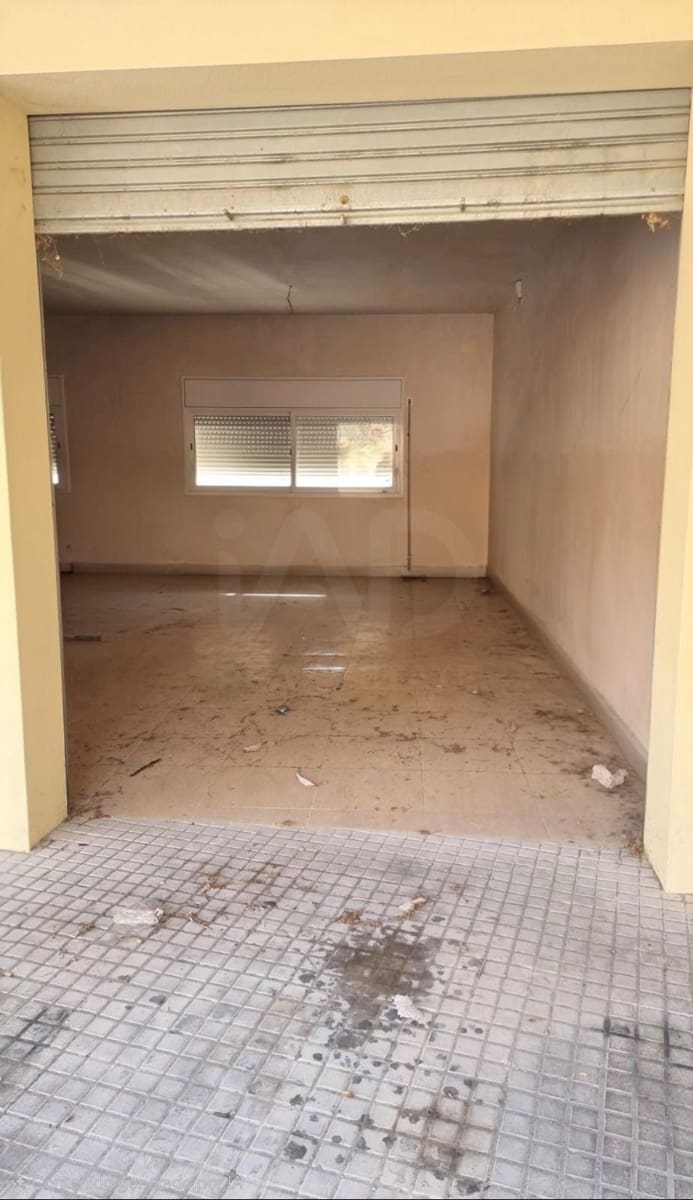 Erhverv til salg i Barcelona by - € 124.900 (Ref: 9987590)