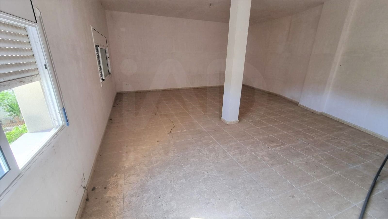 Erhverv til salg i Barcelona by - € 124.900 (Ref: 9987590)