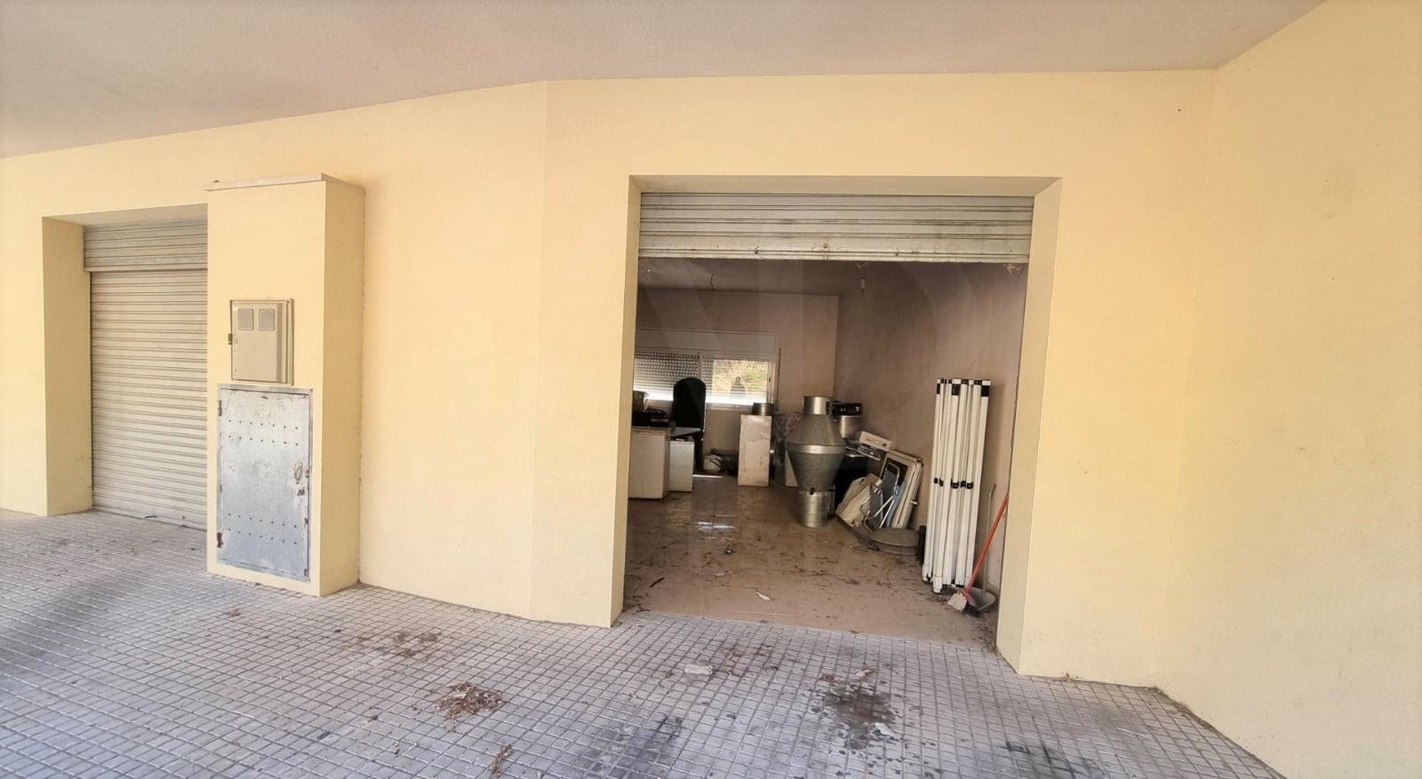 Erhverv til salg i Barcelona by - € 124.900 (Ref: 9987590)