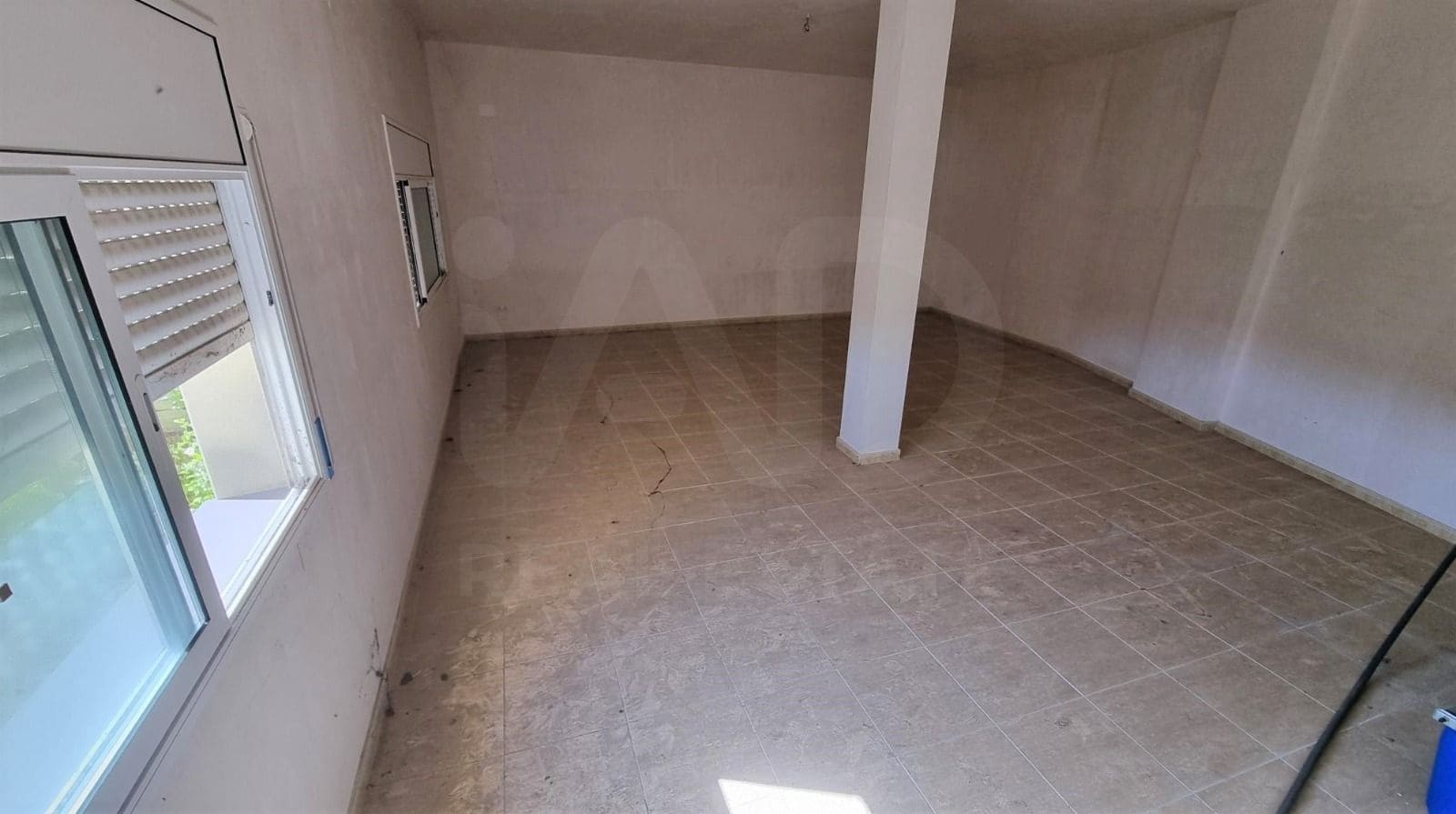 Erhverv til salg i Barcelona by - € 124.900 (Ref: 9987590)