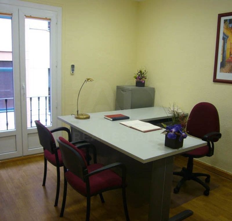 10 soverom Kommersiell til leie i Valladolid by - € 385 (Ref: 9987591)
