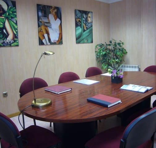 10 slaapkamer Commercieel te huur in Valladolid stad - € 385 (Ref: 9987591)