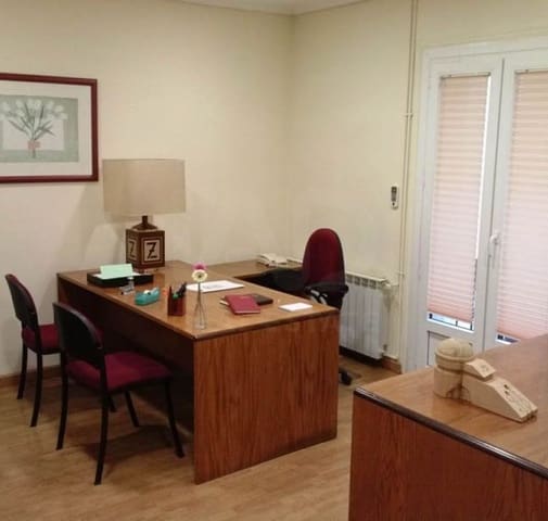 10 slaapkamer Commercieel te huur in Valladolid stad - € 385 (Ref: 9987591)