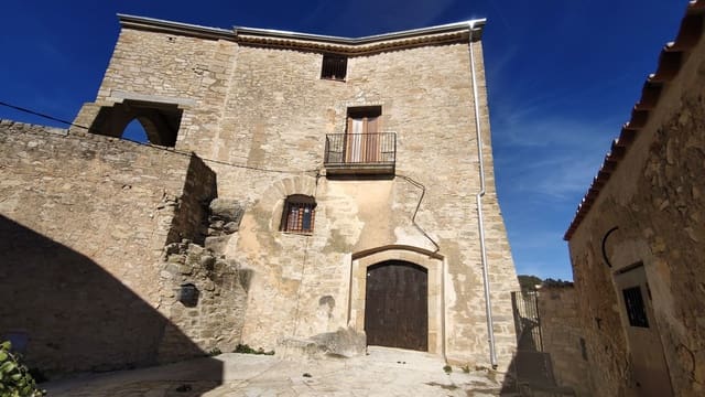 5 bedroom Villa for sale in Tarragona city - € 690,000 (Ref: 9987595)