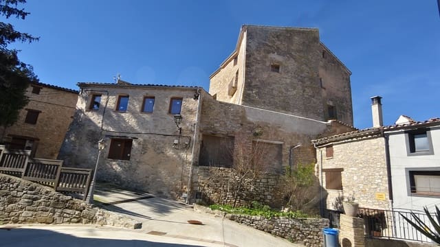 5 bedroom Villa for sale in Tarragona city - € 690,000 (Ref: 9987595)