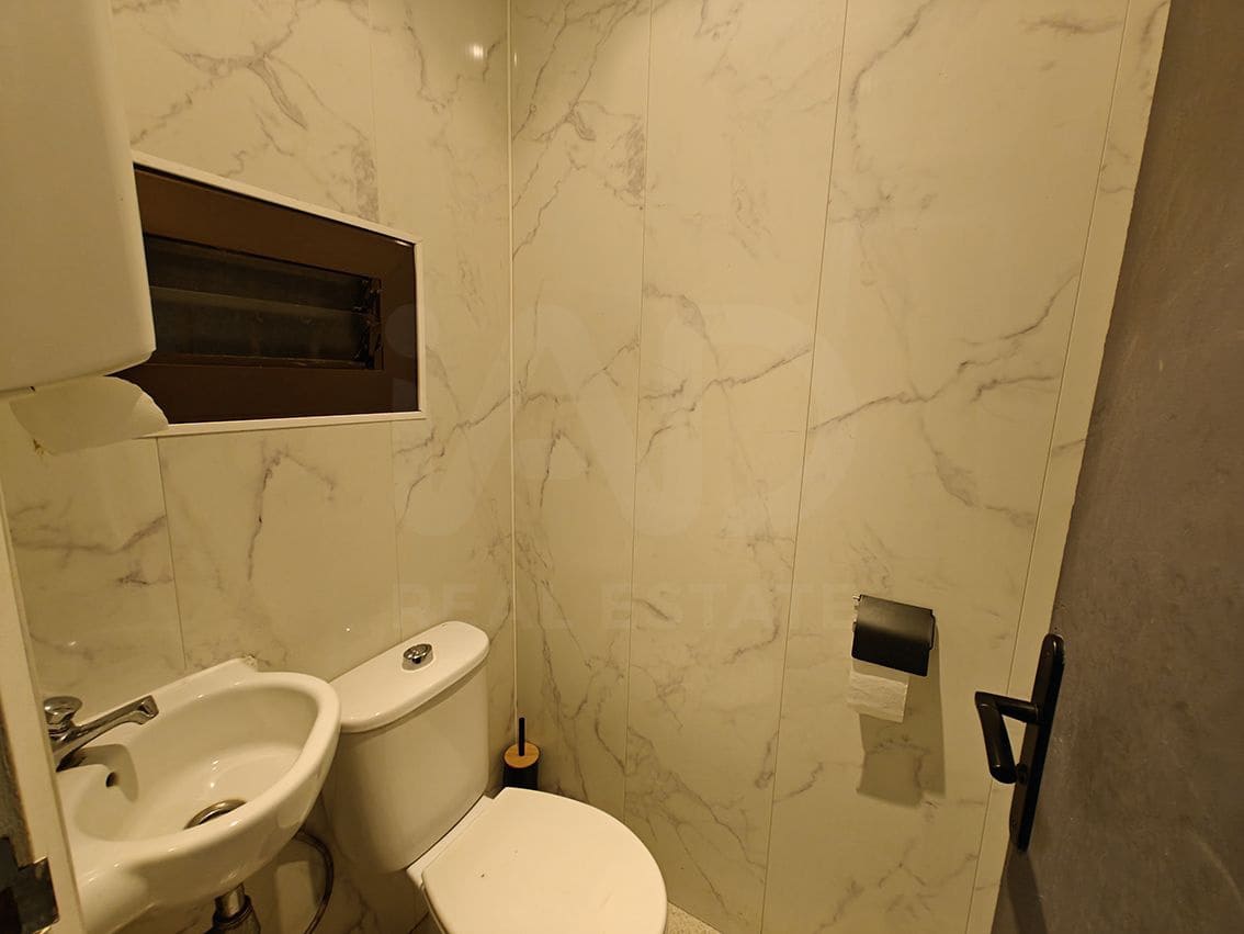 Comercial para venda em Barcelona cidade - 95 000 € (Ref: 9987597)