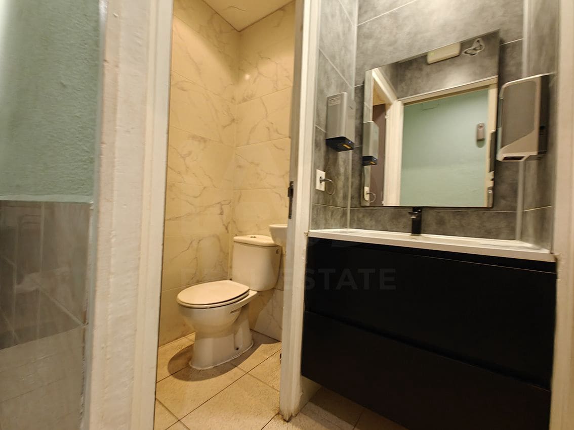 Comercial para venda em Barcelona cidade - 95 000 € (Ref: 9987597)
