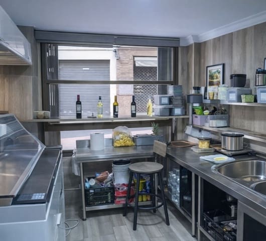 2 soveværelse Erhverv til salg i Antequera - € 395.000 (Ref: 9987598)