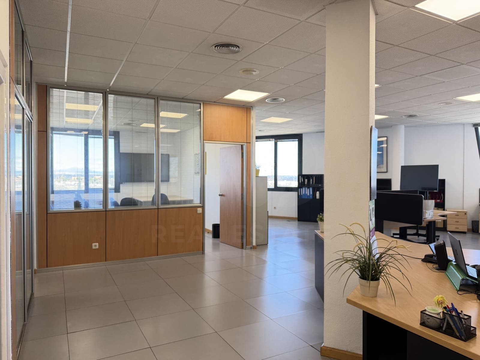 Komercyjne do wynajęcia w Miasto Madryt z garażem - 2 300 € (Ref: 9987599)