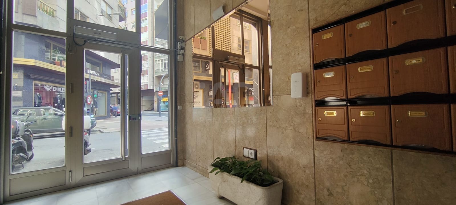 Local Comercial en Ourense ciudad en venta - 220.000 € (Ref: 9987600)