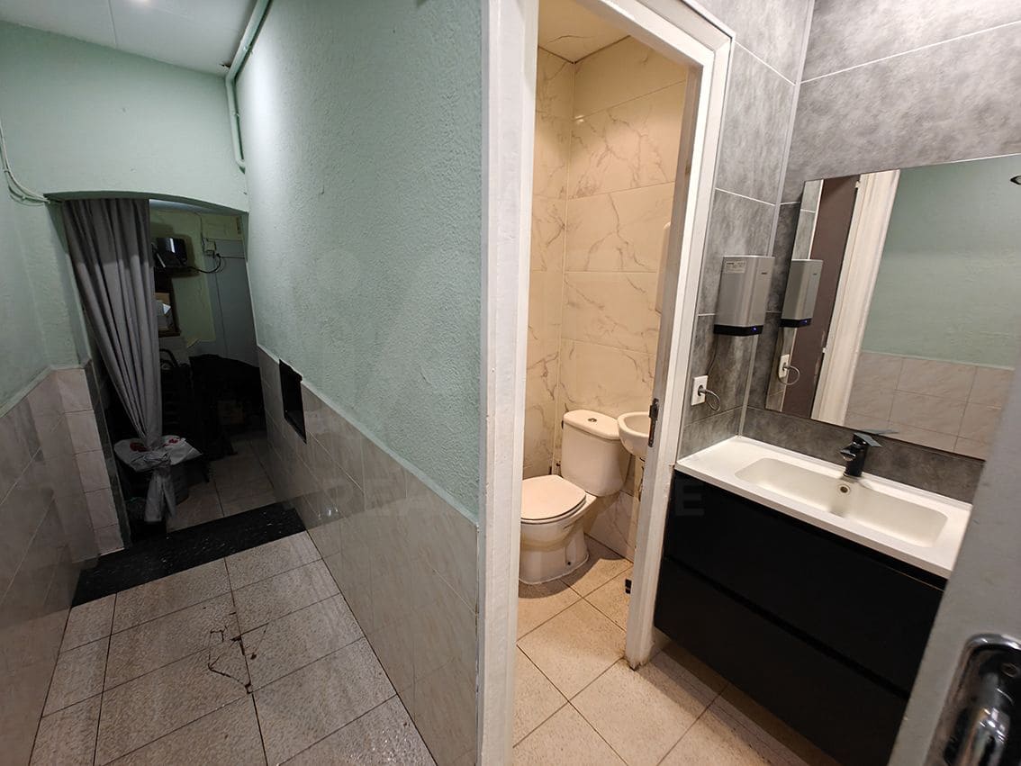 Komercyjne na sprzedaż w Miasto Barcelona - 415 000 € (Ref: 9987601)