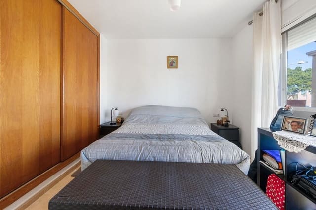 3 soverom Villa til salgs i Alicante by med svømmebasseng garasje - € 295 000 (Ref: 9987602)