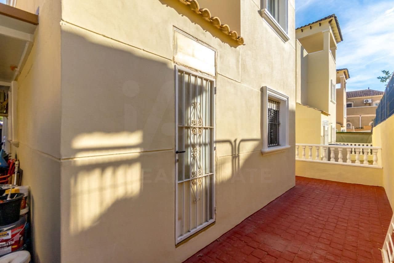 3 makuuhuone Huvila myytävänä paikassa Alicante kaupunki mukana uima-altaan 
autotalli - 295 000 € (Ref: 9987602)