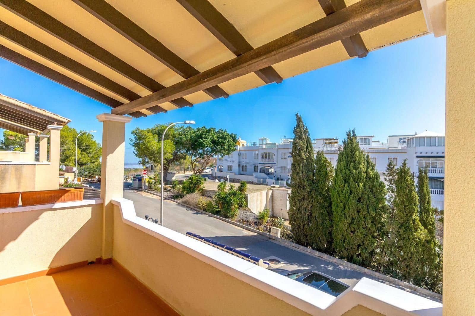 3 makuuhuone Huvila myytävänä paikassa Alicante kaupunki mukana uima-altaan 
autotalli - 295 000 € (Ref: 9987602)